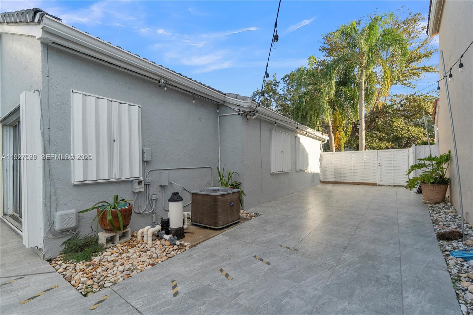 WEITZER HAMMOCKS HOMES SE - Residential