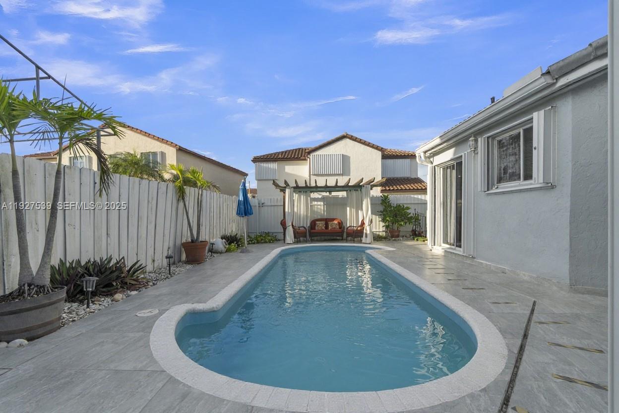 WEITZER HAMMOCKS HOMES SE - Residential