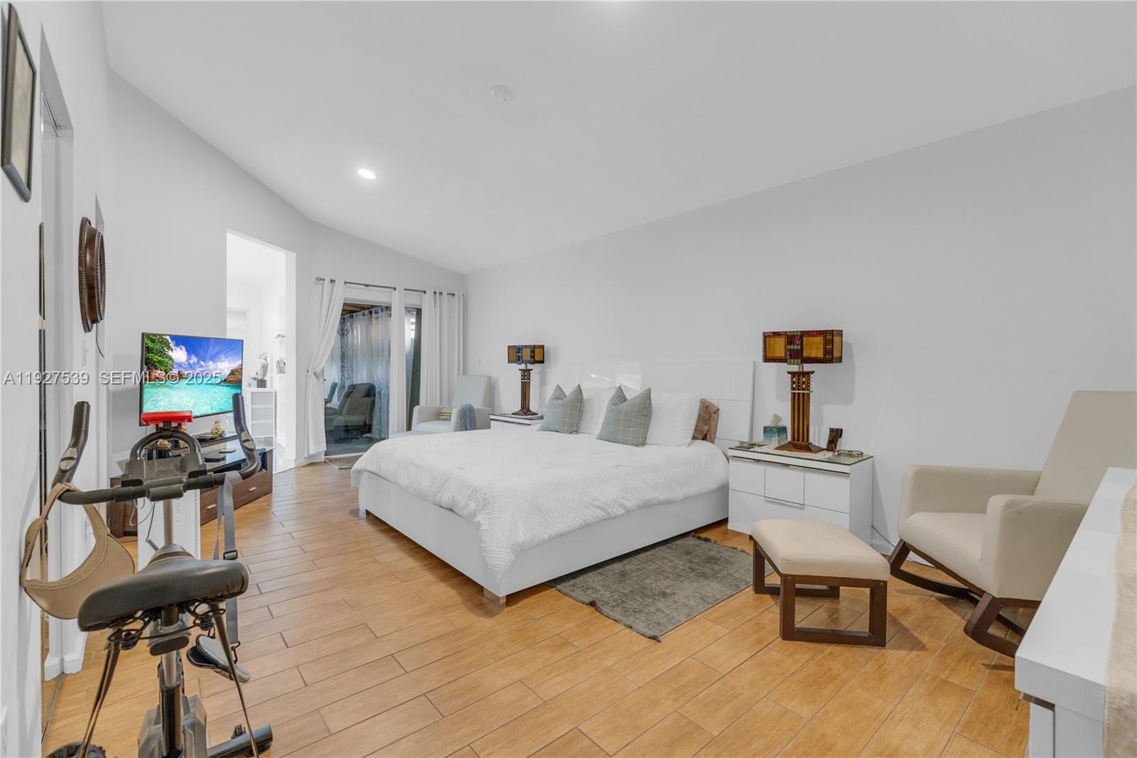 WEITZER HAMMOCKS HOMES SE - Residential