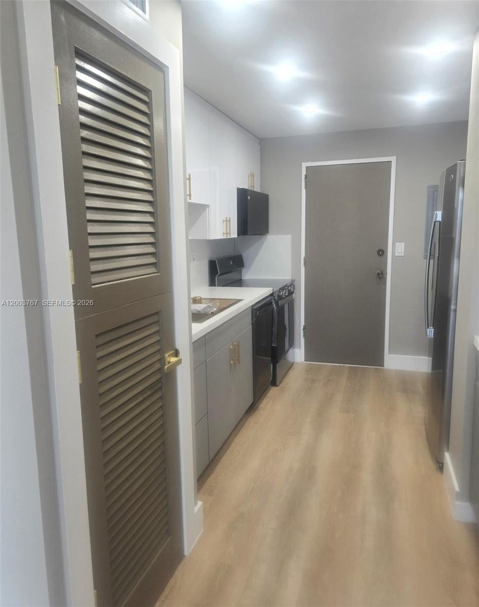 9800 W Bay Harbor Dr 305