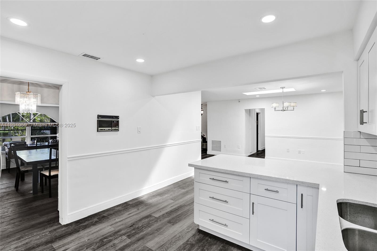 TWIN LAKE MANOR SUB - Residential