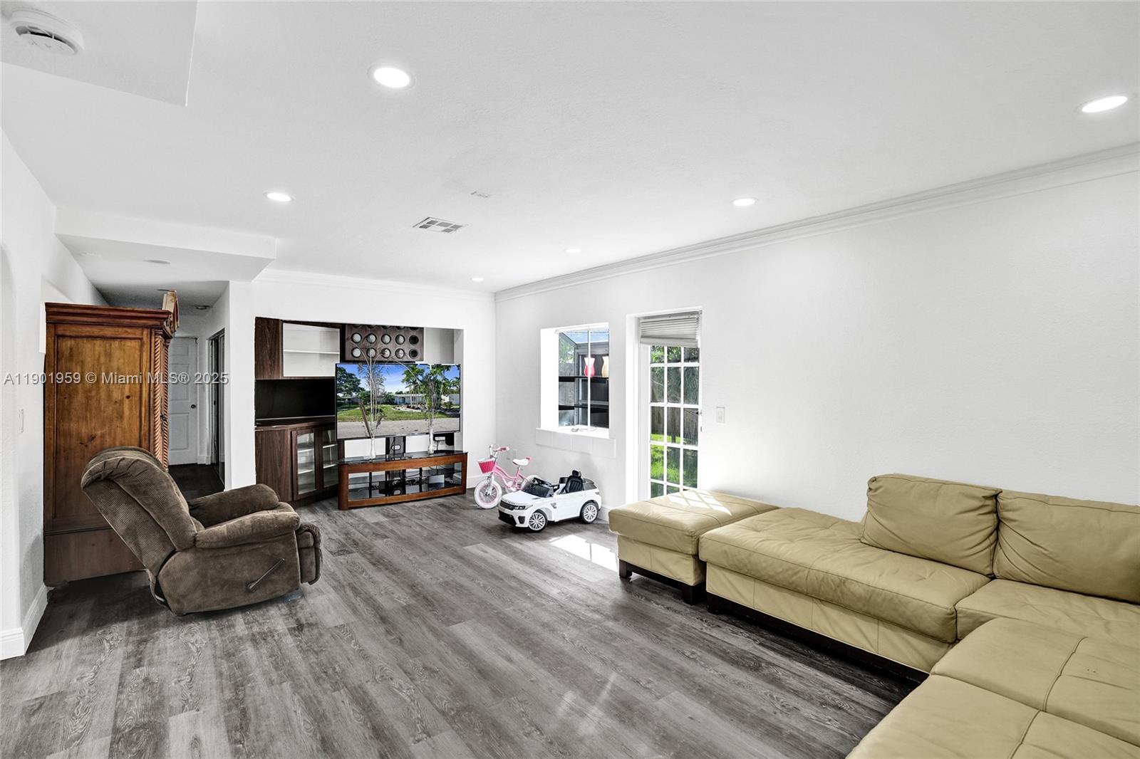 TWIN LAKE MANOR SUB - Residential