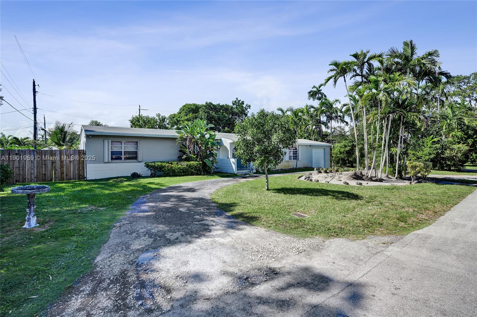 6300 SW 62nd Pl, South Miami, FL, 33143/$1,300,000 2 6300 SW 62nd Pl