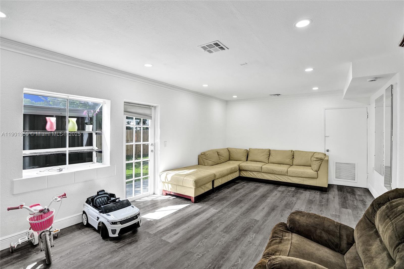 TWIN LAKE MANOR SUB - Residential