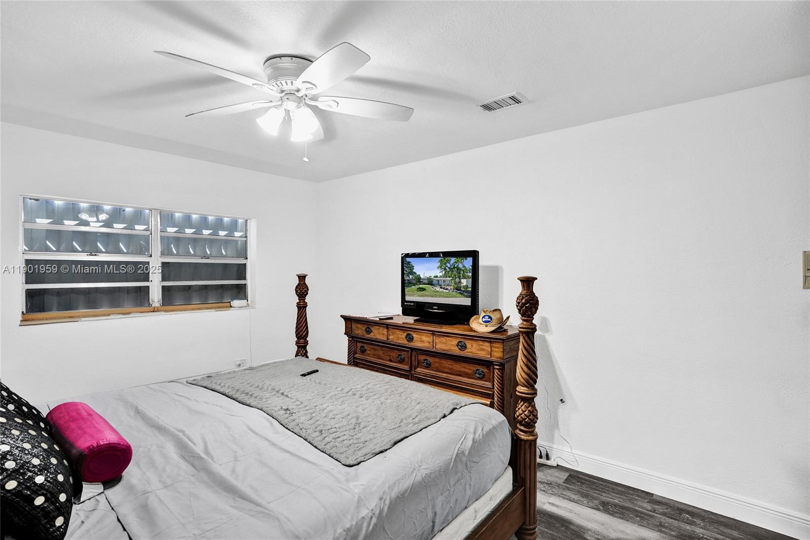 TWIN LAKE MANOR SUB - Residential