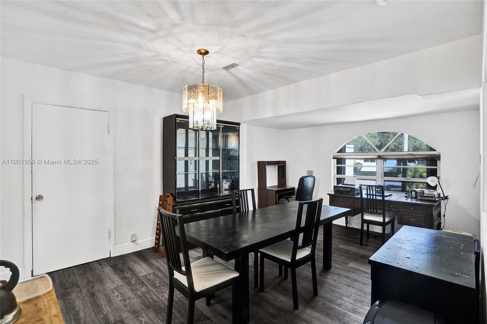 TWIN LAKE MANOR SUB - Residential