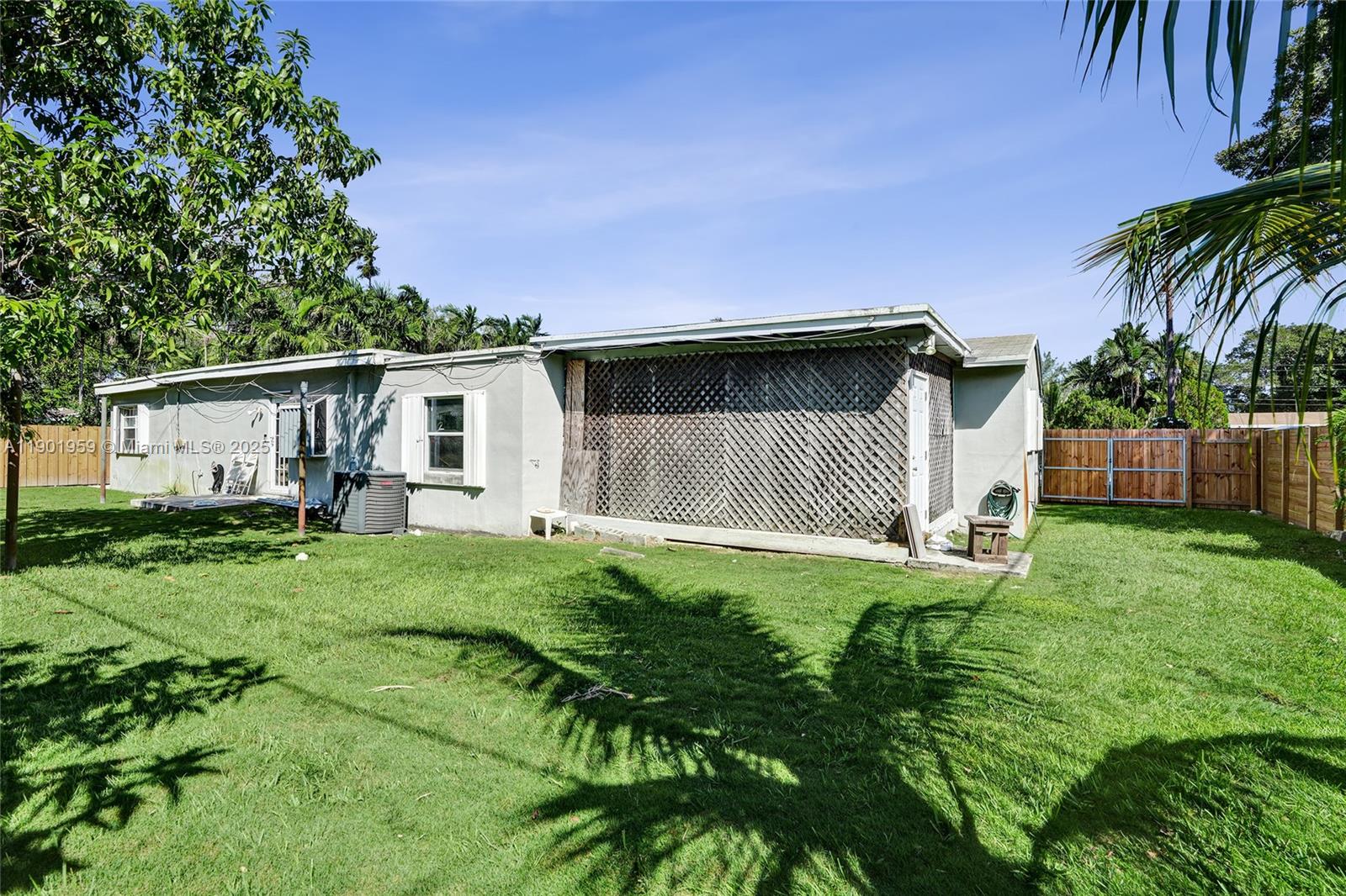 TWIN LAKE MANOR SUB - Residential