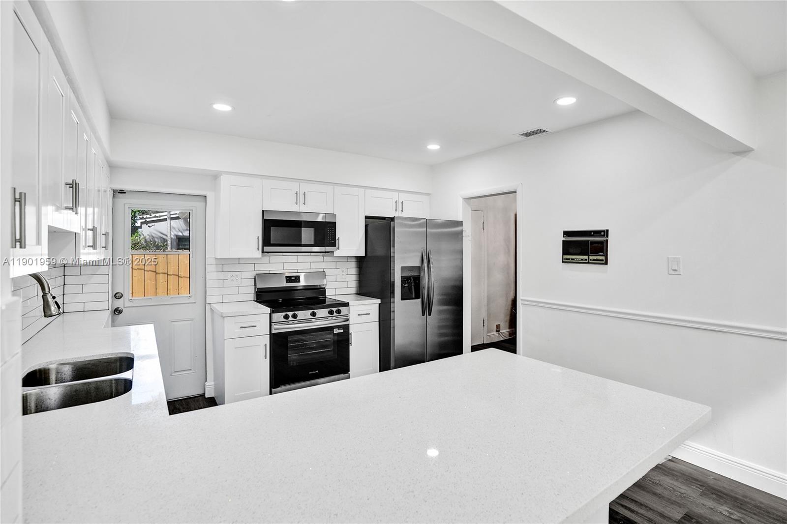 TWIN LAKE MANOR SUB - Residential