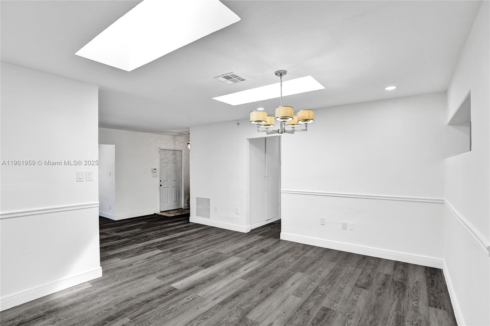 TWIN LAKE MANOR SUB - Residential