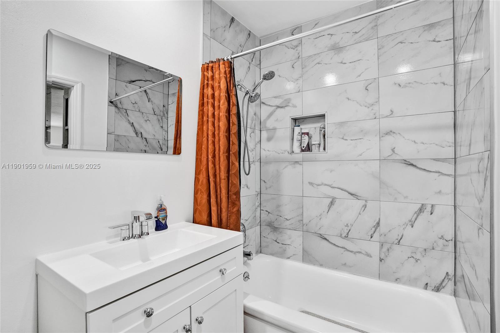 TWIN LAKE MANOR SUB - Residential