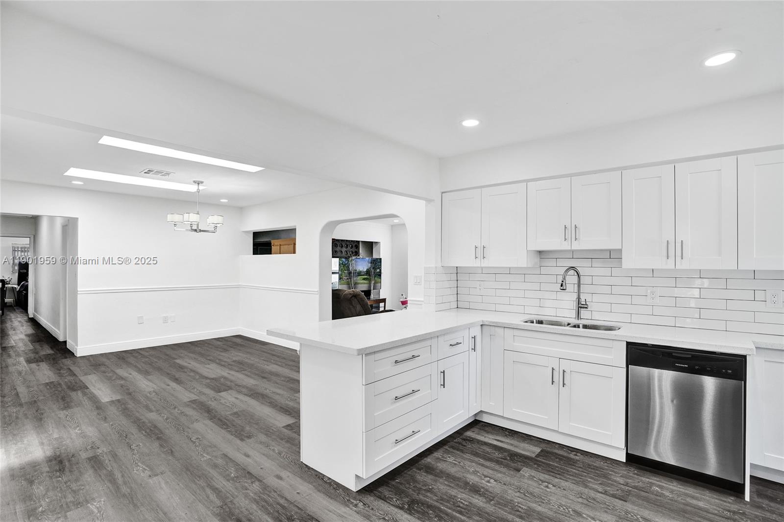 TWIN LAKE MANOR SUB - Residential