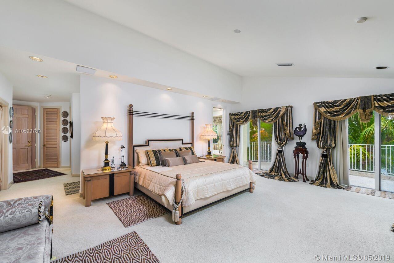 GOLDEN BEACH SEC F - Residential