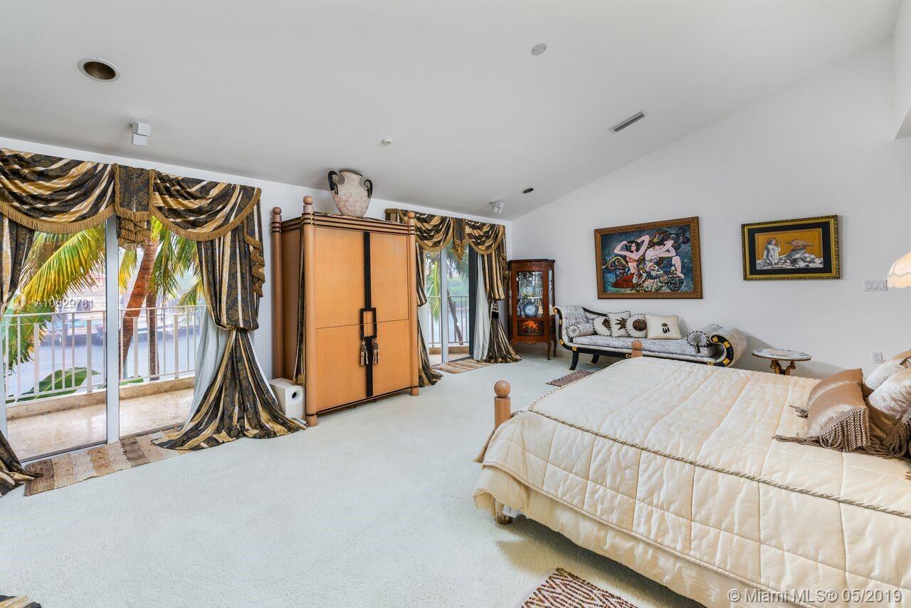 GOLDEN BEACH SEC F - Residential