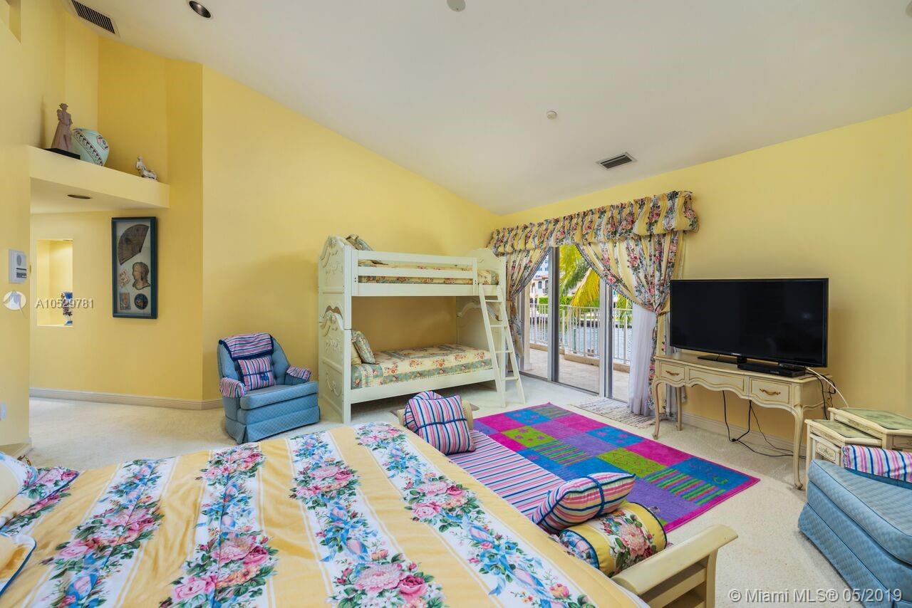 GOLDEN BEACH SEC F - Residential