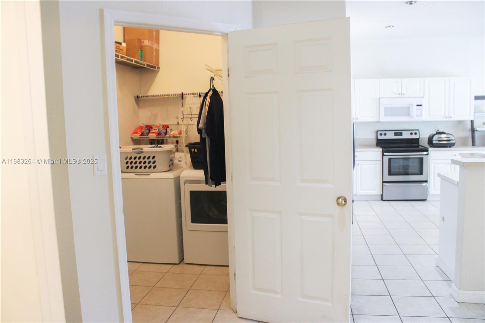 FLORIDIAN BAY ESTATES - Residential Lease