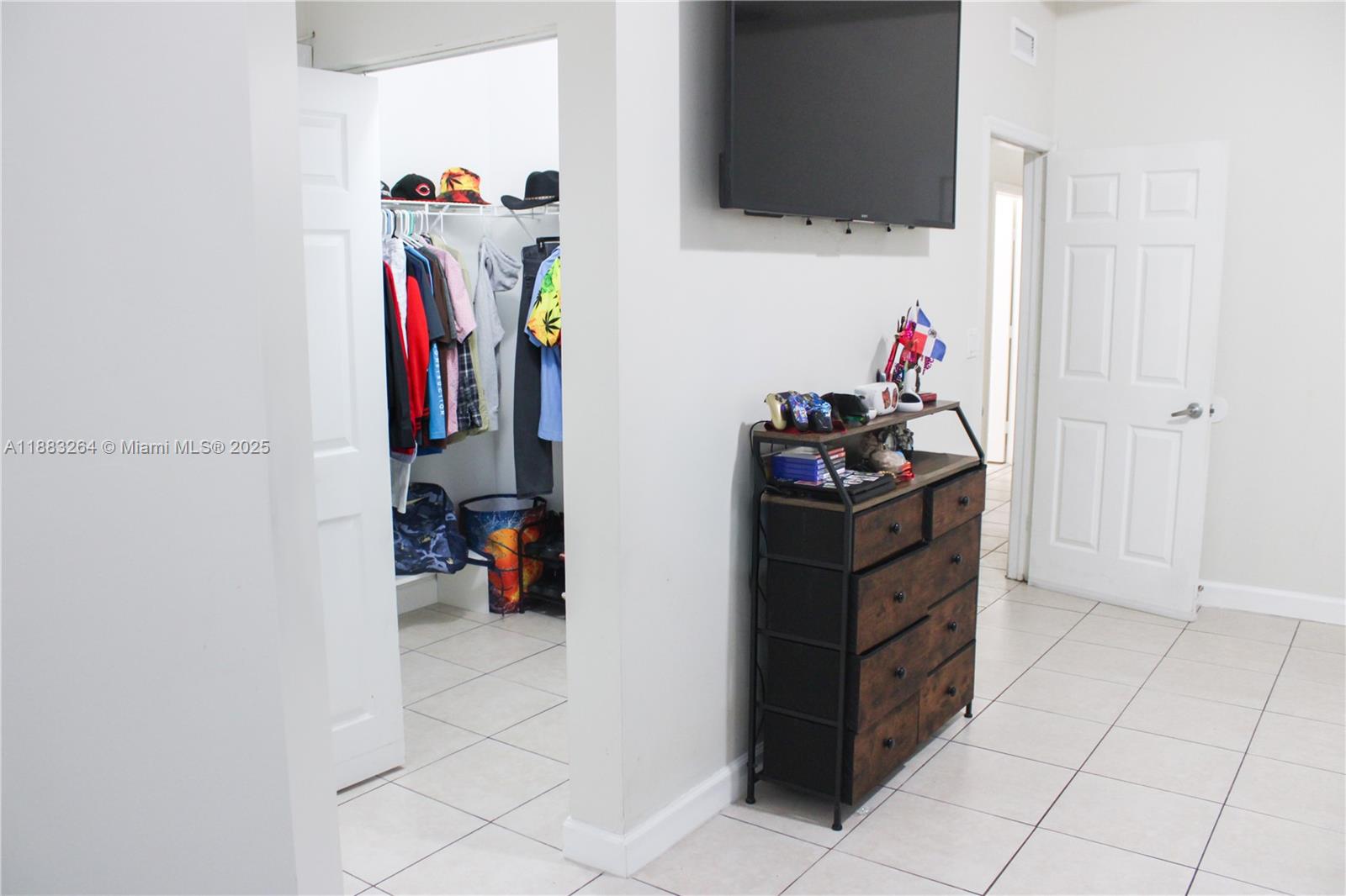FLORIDIAN BAY ESTATES - Residential Lease