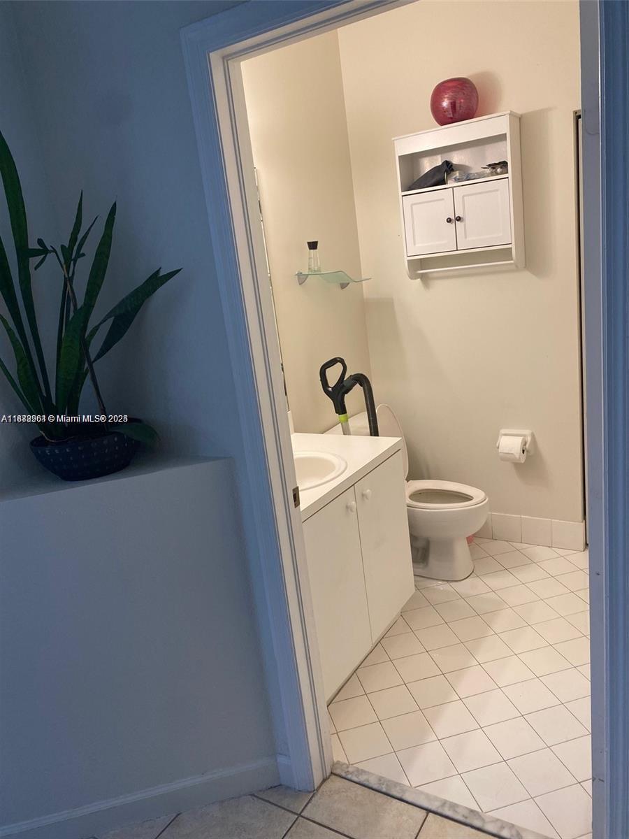 FLORIDIAN BAY ESTATES - Residential Lease