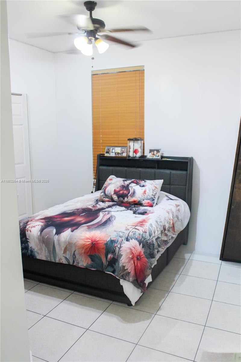 FLORIDIAN BAY ESTATES - Residential Lease