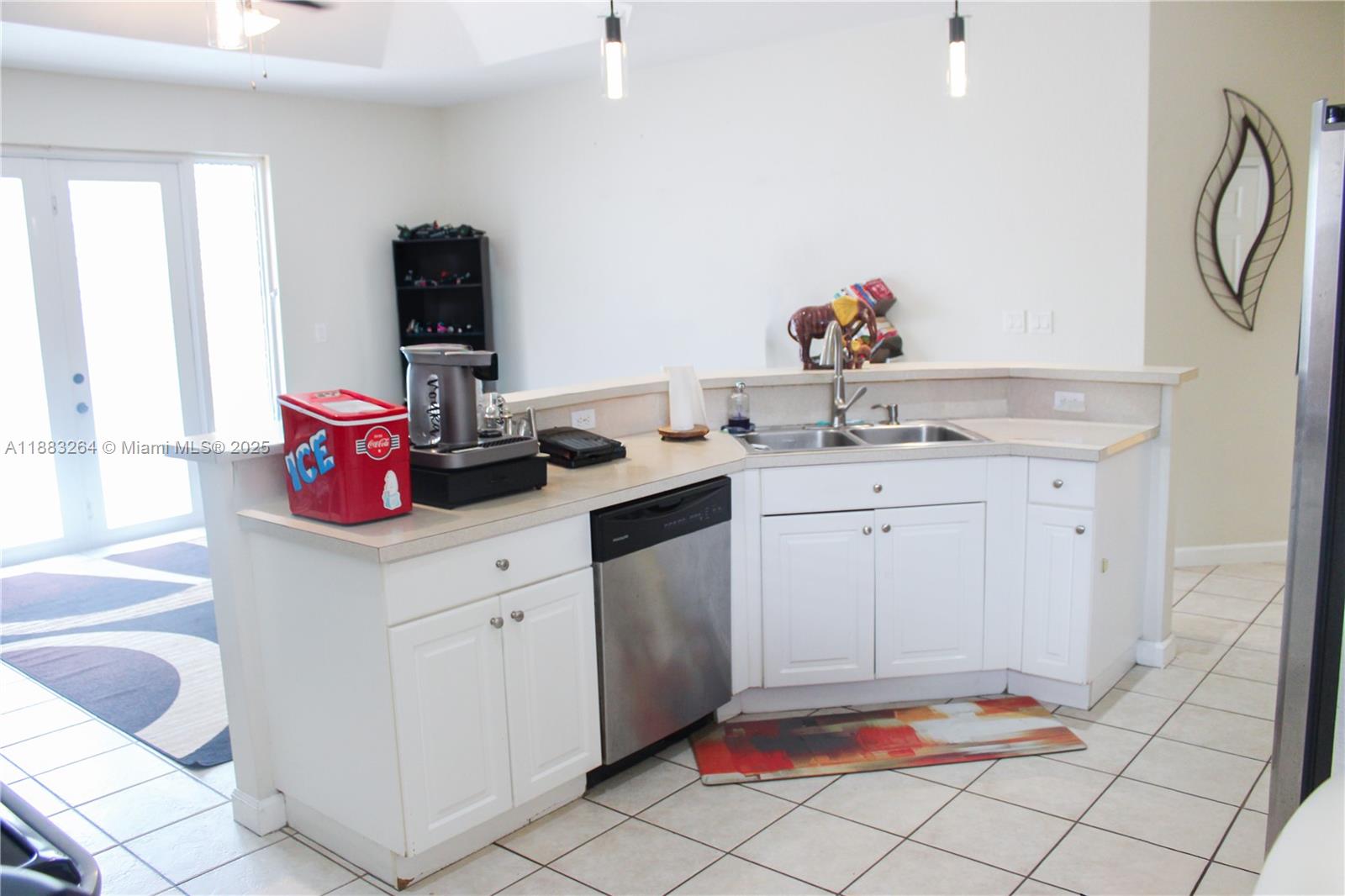 FLORIDIAN BAY ESTATES - Residential Lease