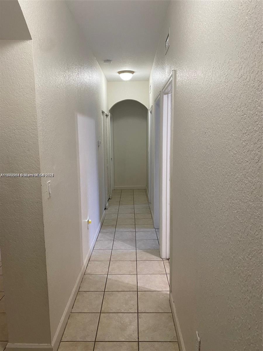 FLORIDIAN BAY ESTATES - Residential Lease