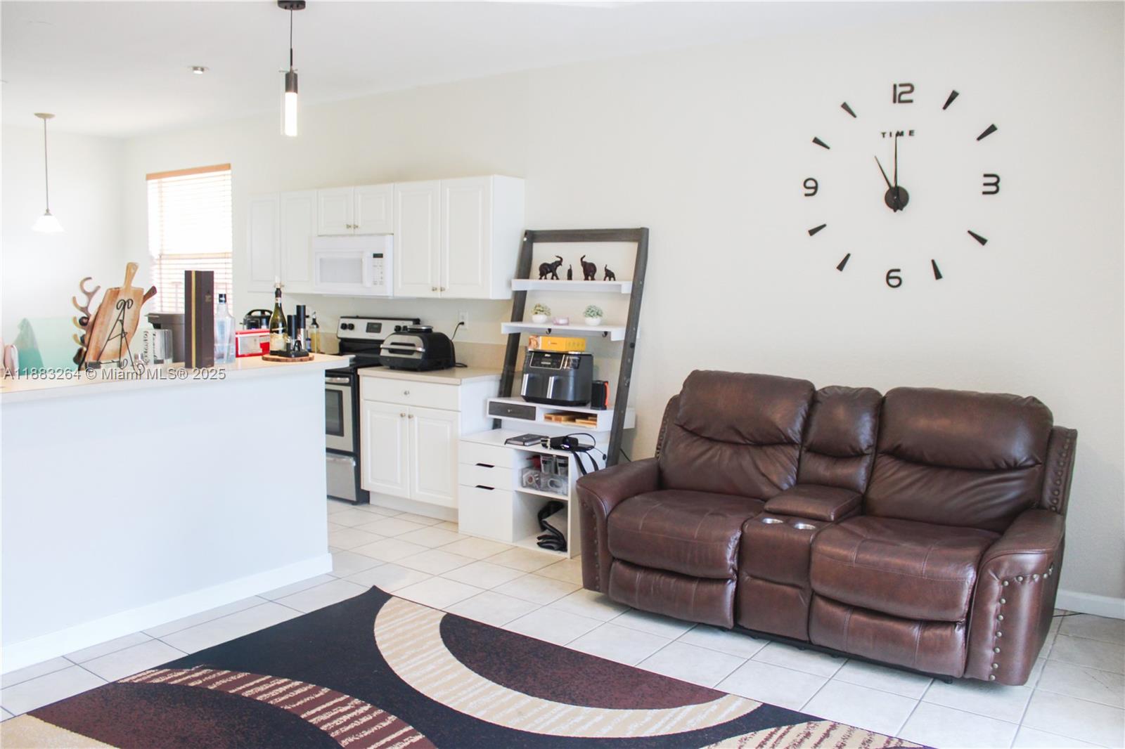 FLORIDIAN BAY ESTATES - Residential Lease
