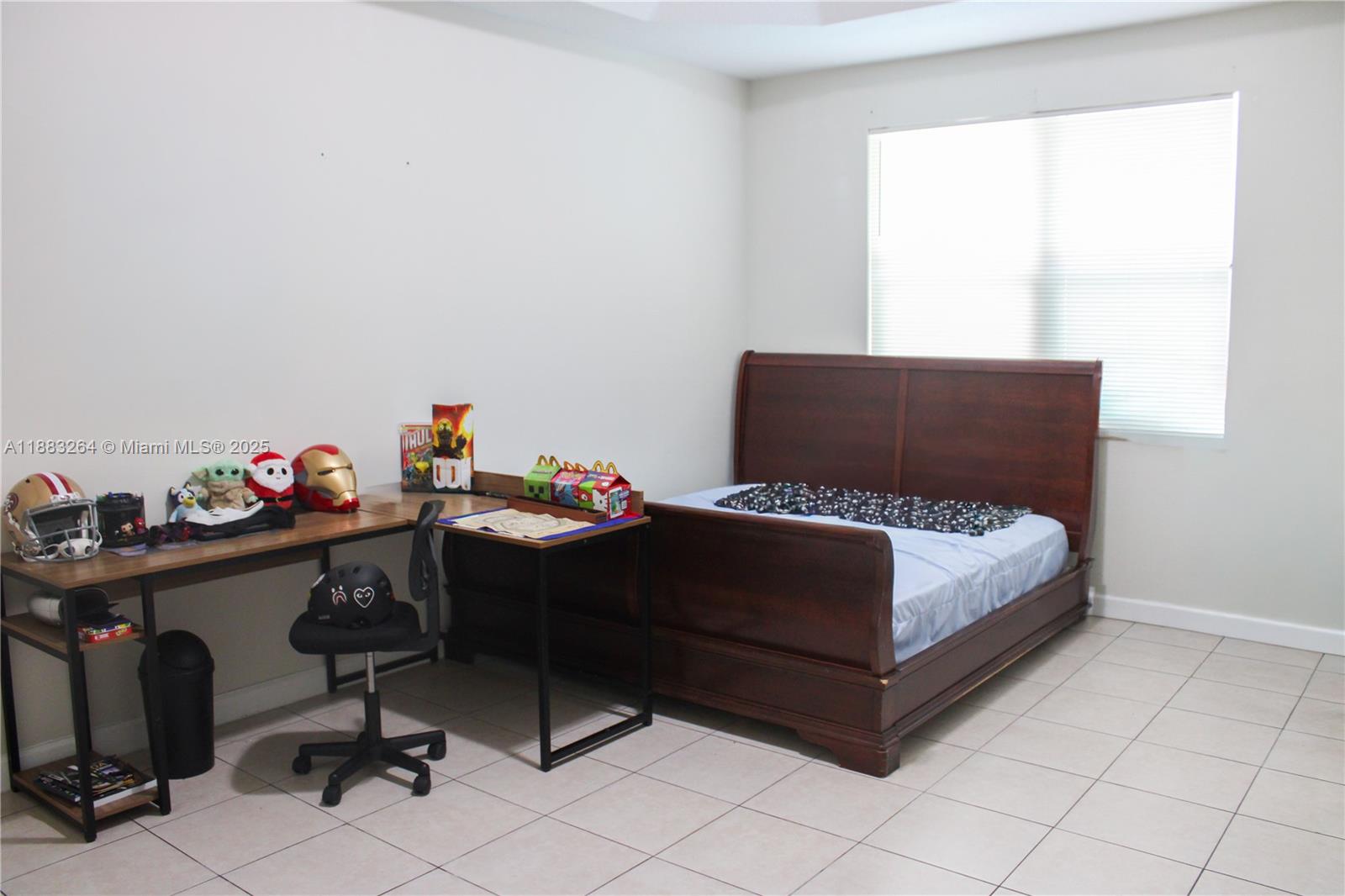 FLORIDIAN BAY ESTATES - Residential Lease
