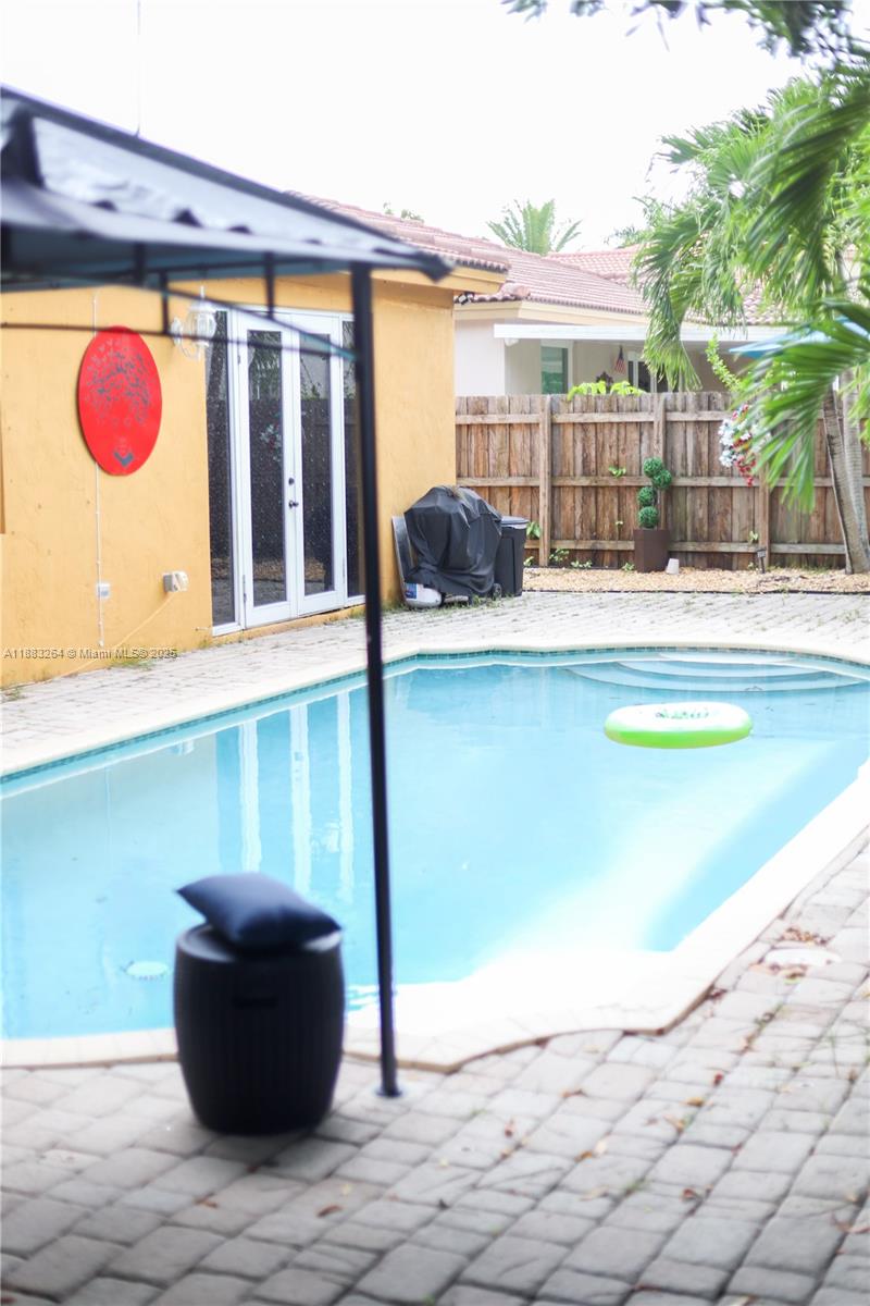 FLORIDIAN BAY ESTATES - Residential Lease