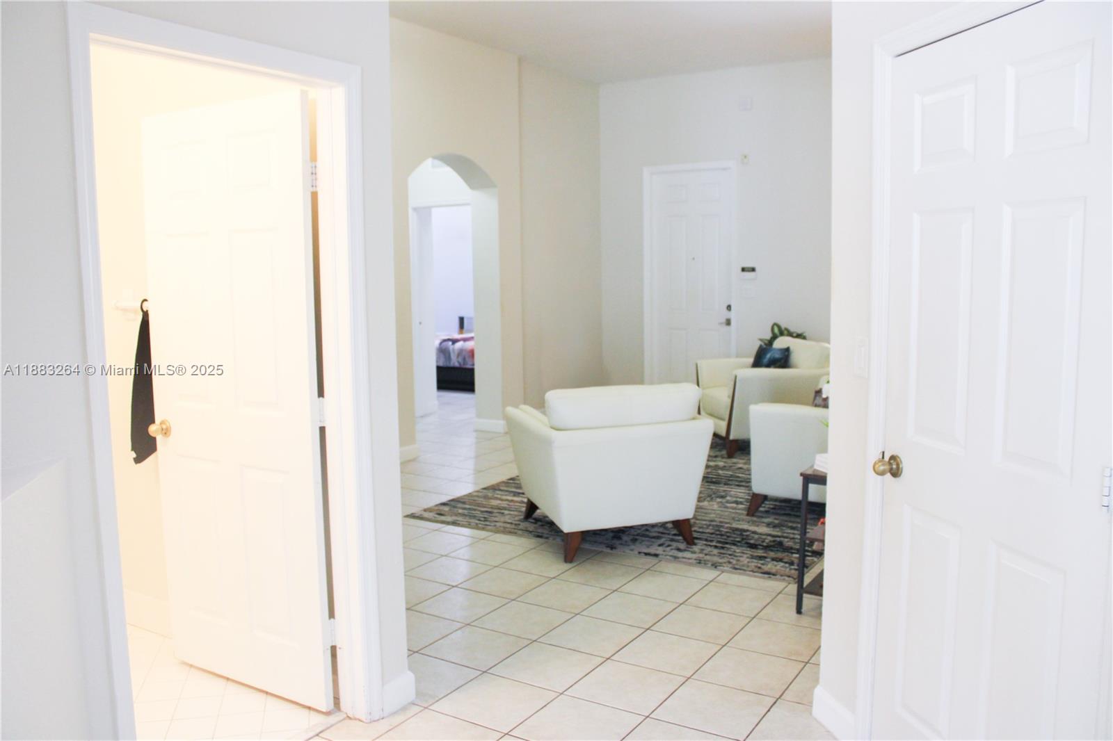 FLORIDIAN BAY ESTATES - Residential Lease