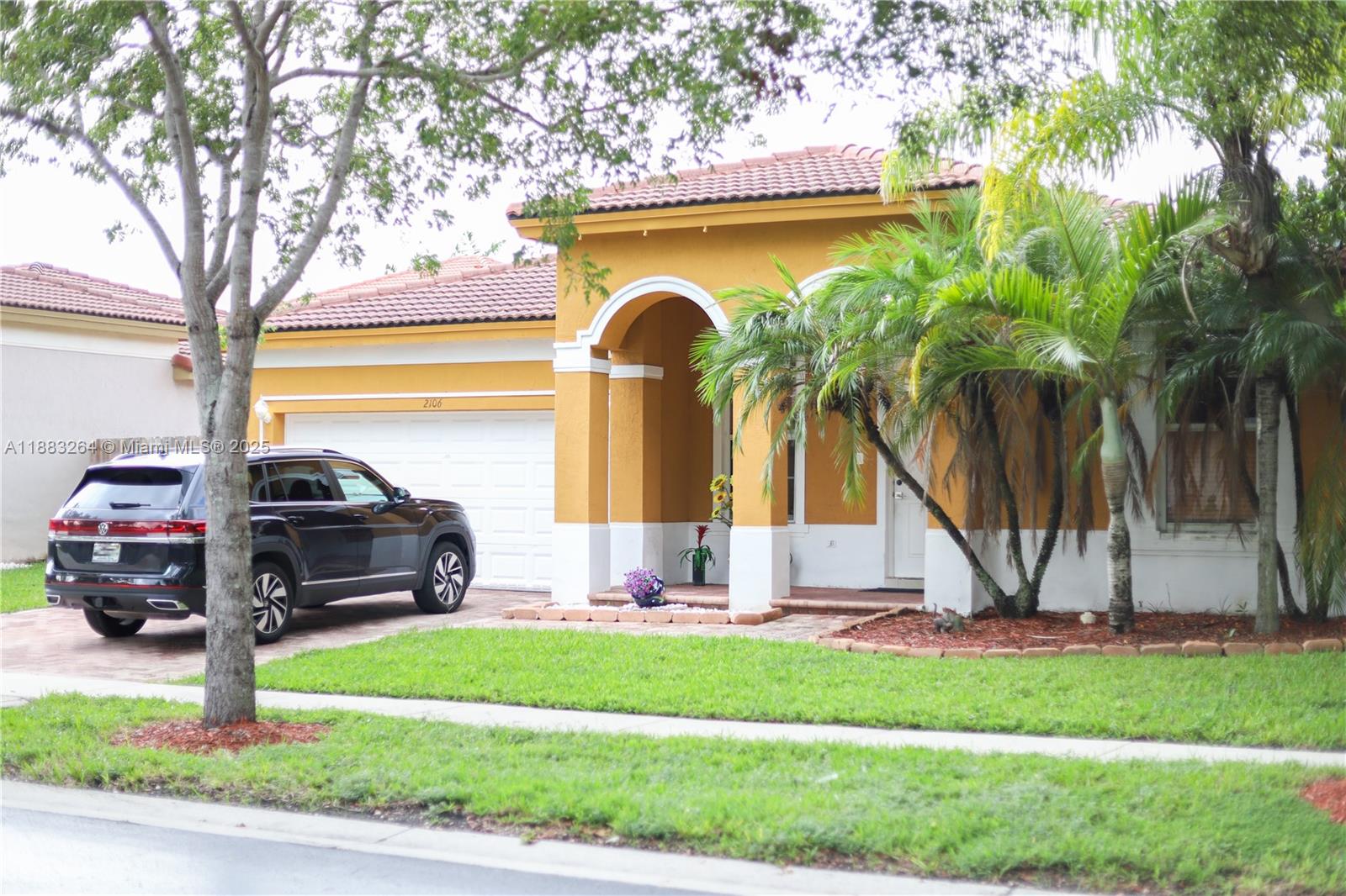FLORIDIAN BAY ESTATES - Residential Lease