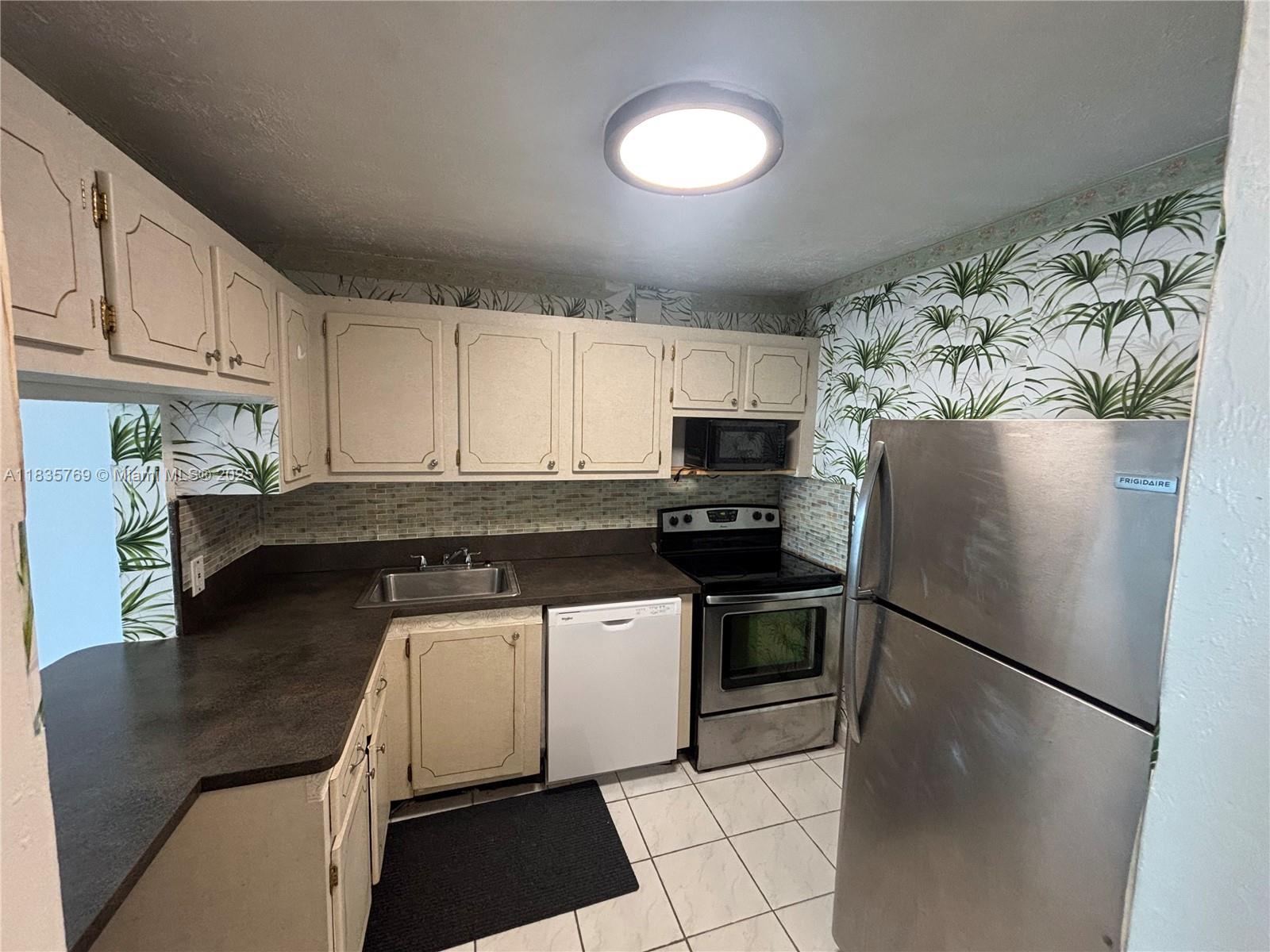 1000 Michigan Ave 502