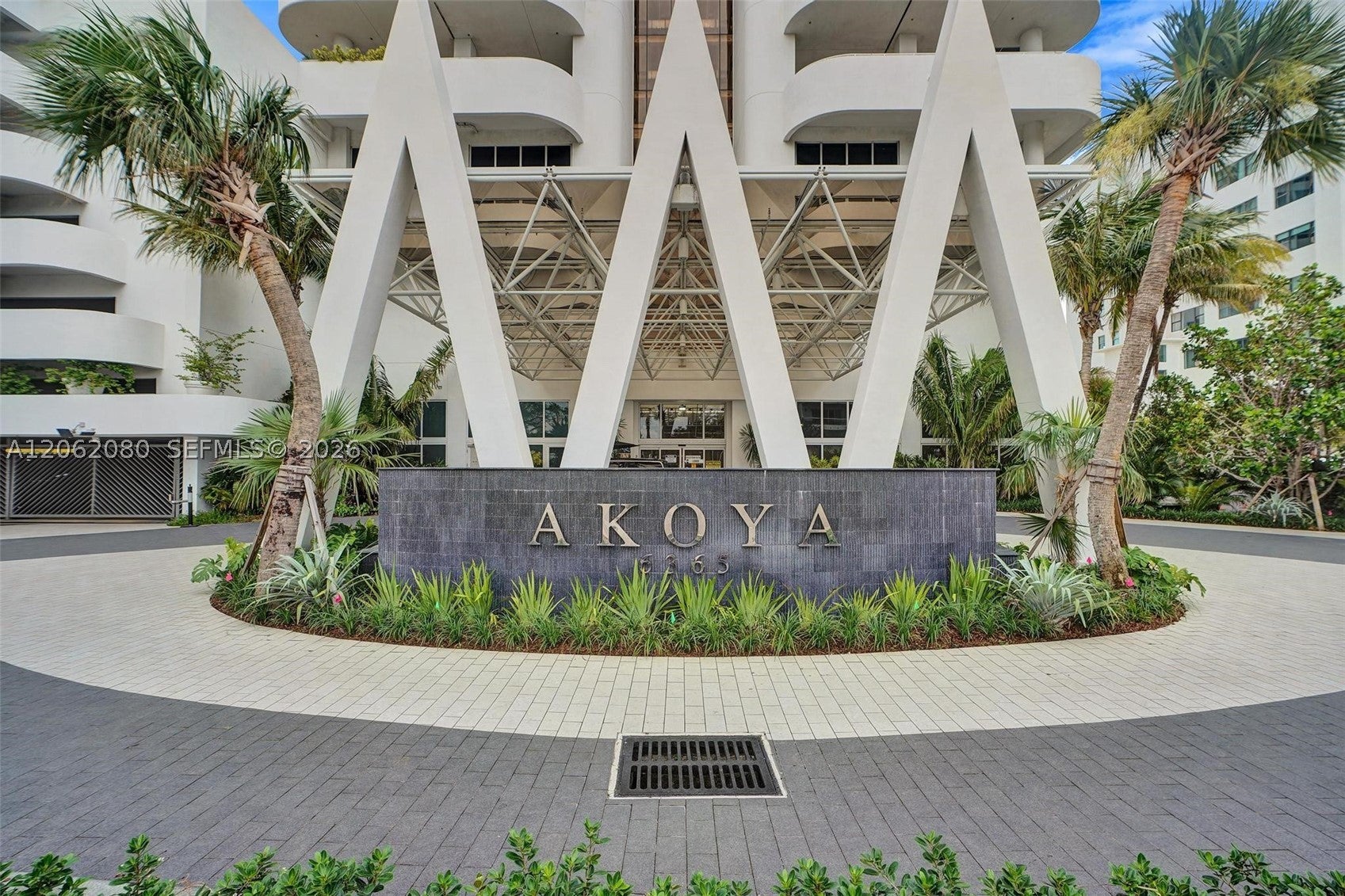 6365 Collins Ave 3002