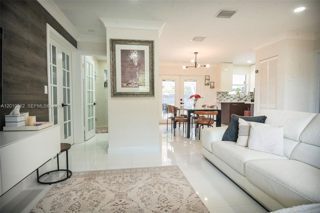 Photo of 150 NE 31st St, Pompano Beach, FL 33064 (MLS # A12010012)
