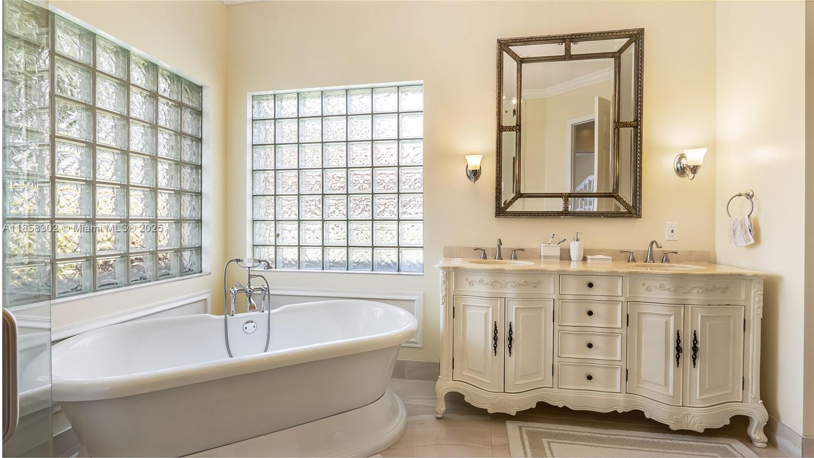 KENSINGTON - Residential