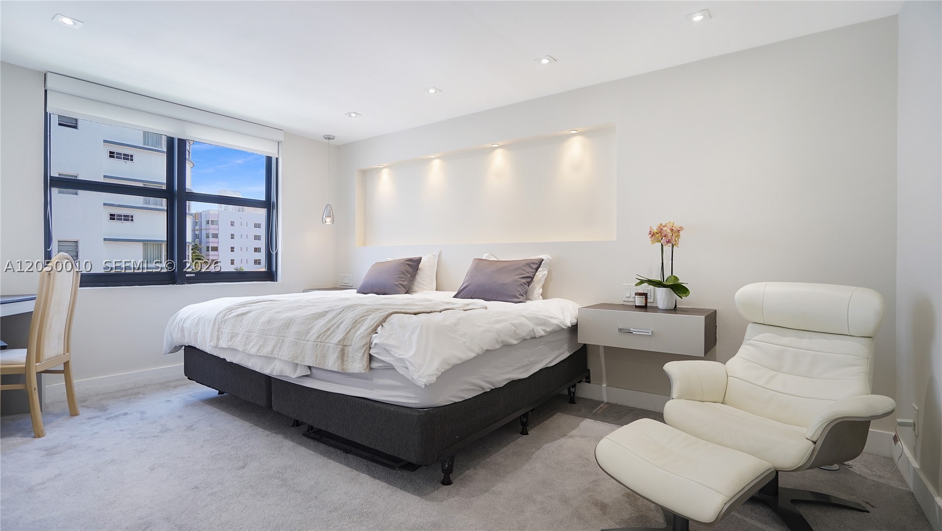 4301 Collins Ave 403