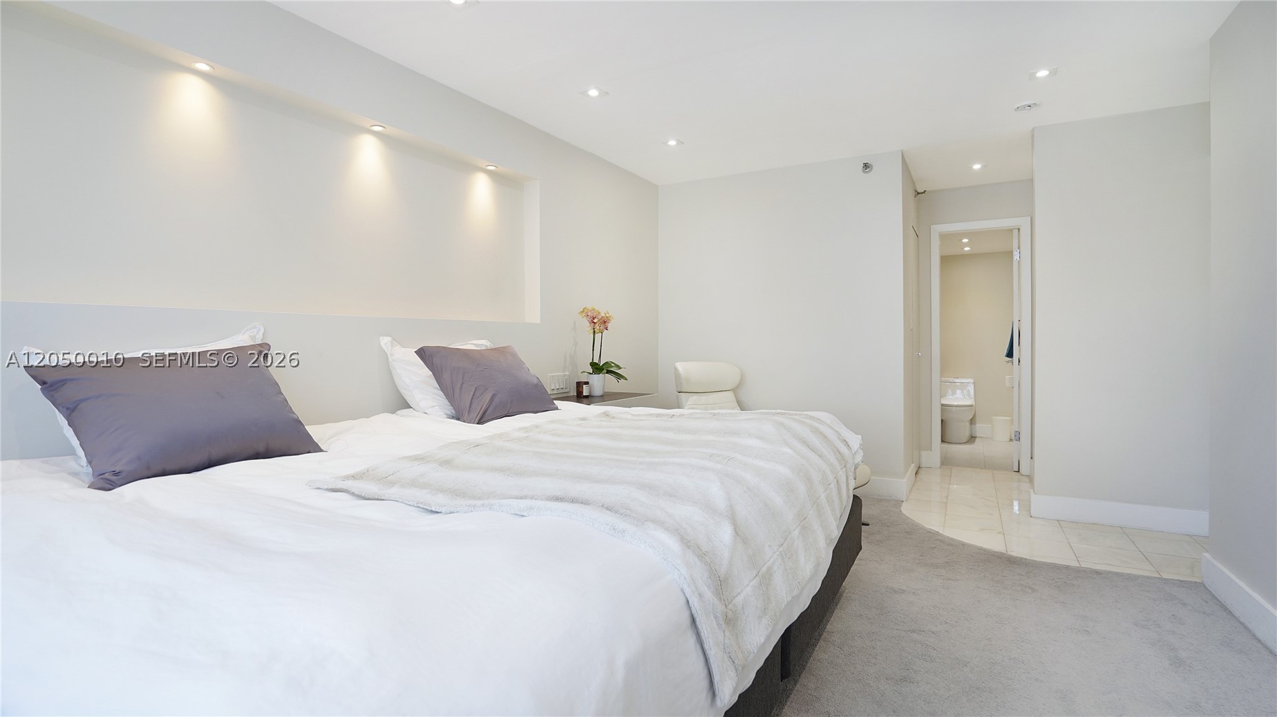 4301 Collins Ave 403