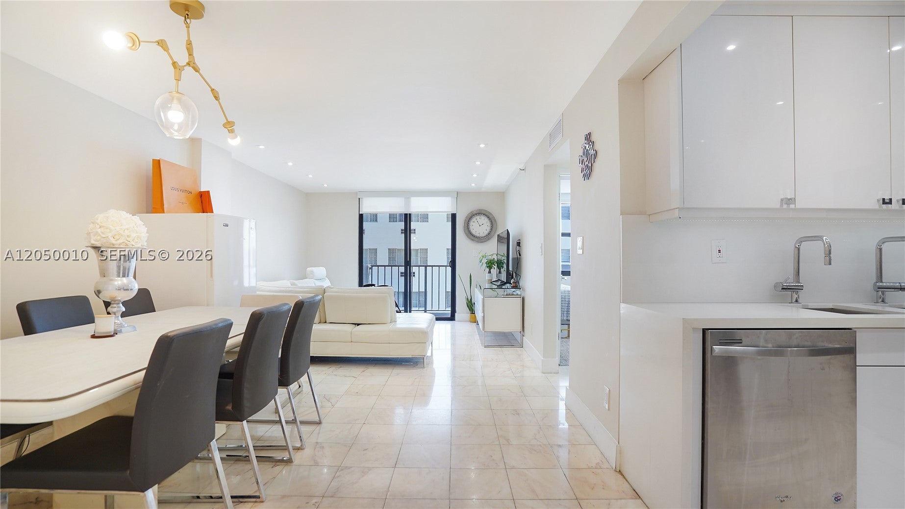 4301 Collins Ave 403