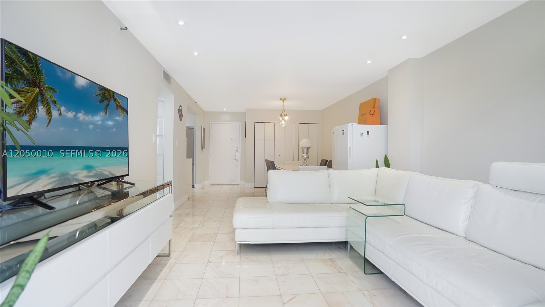 4301 Collins Ave 403