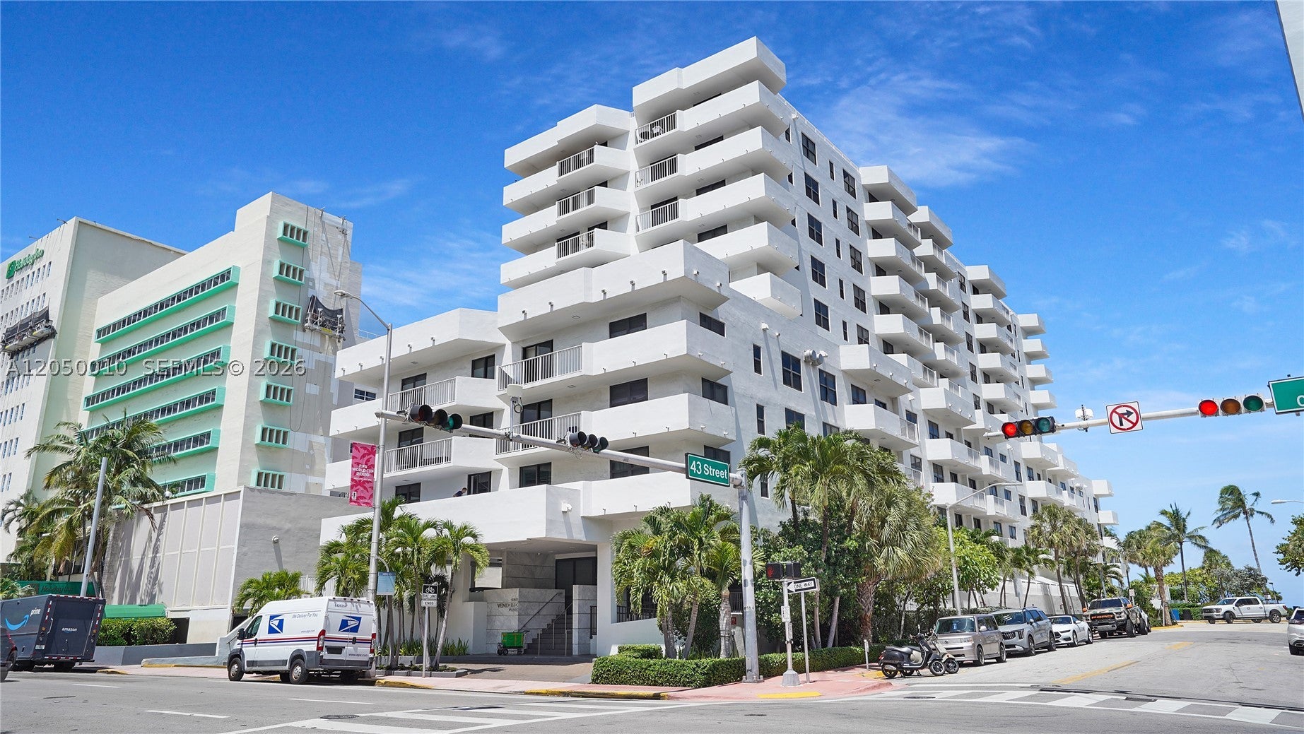 4301 Collins Ave
