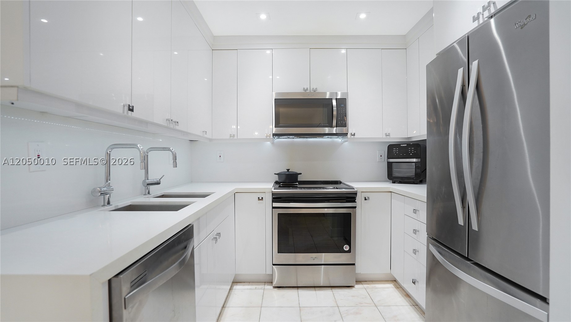 4301 Collins Ave 403