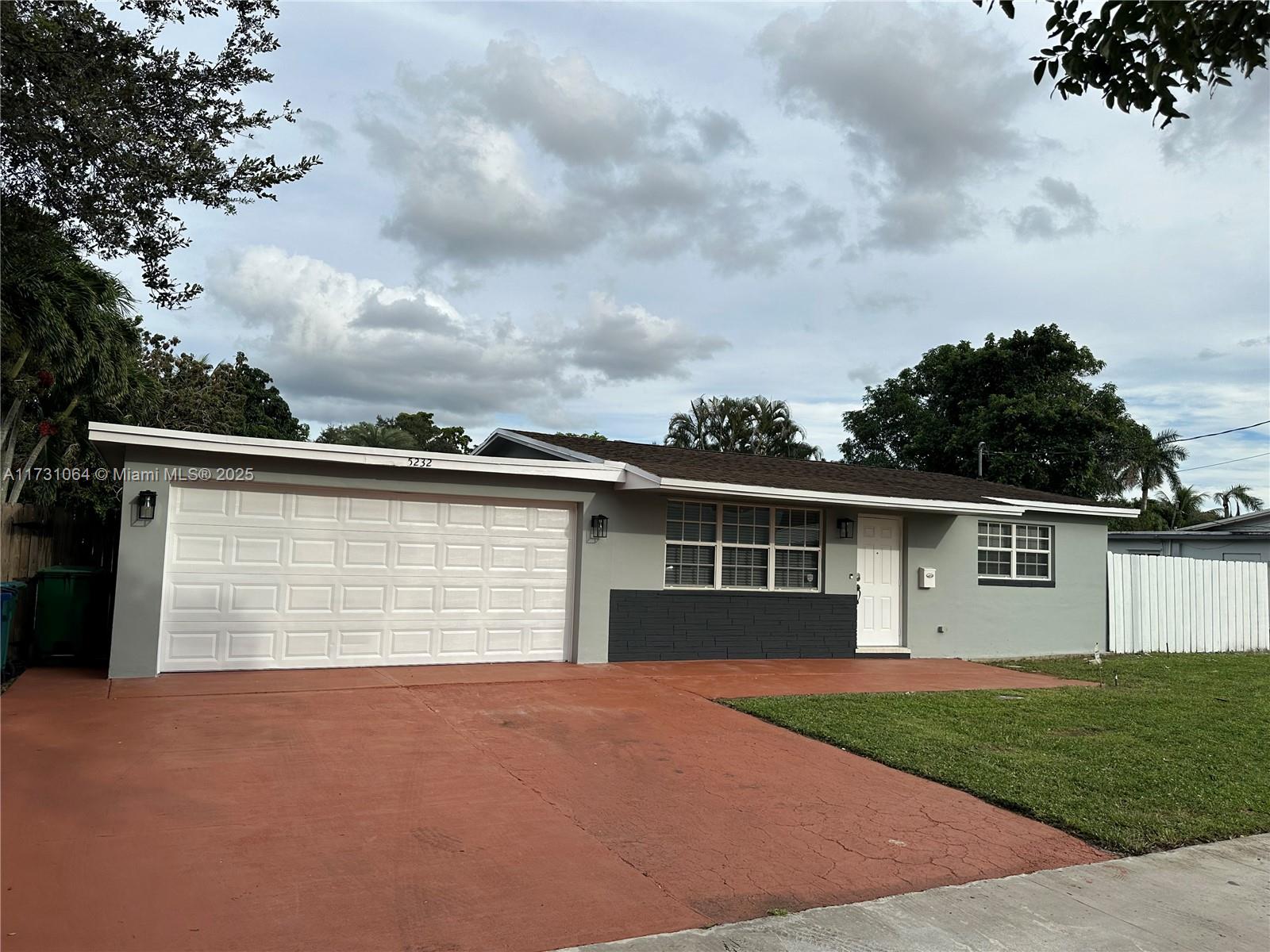 5232 SW 92nd Ter