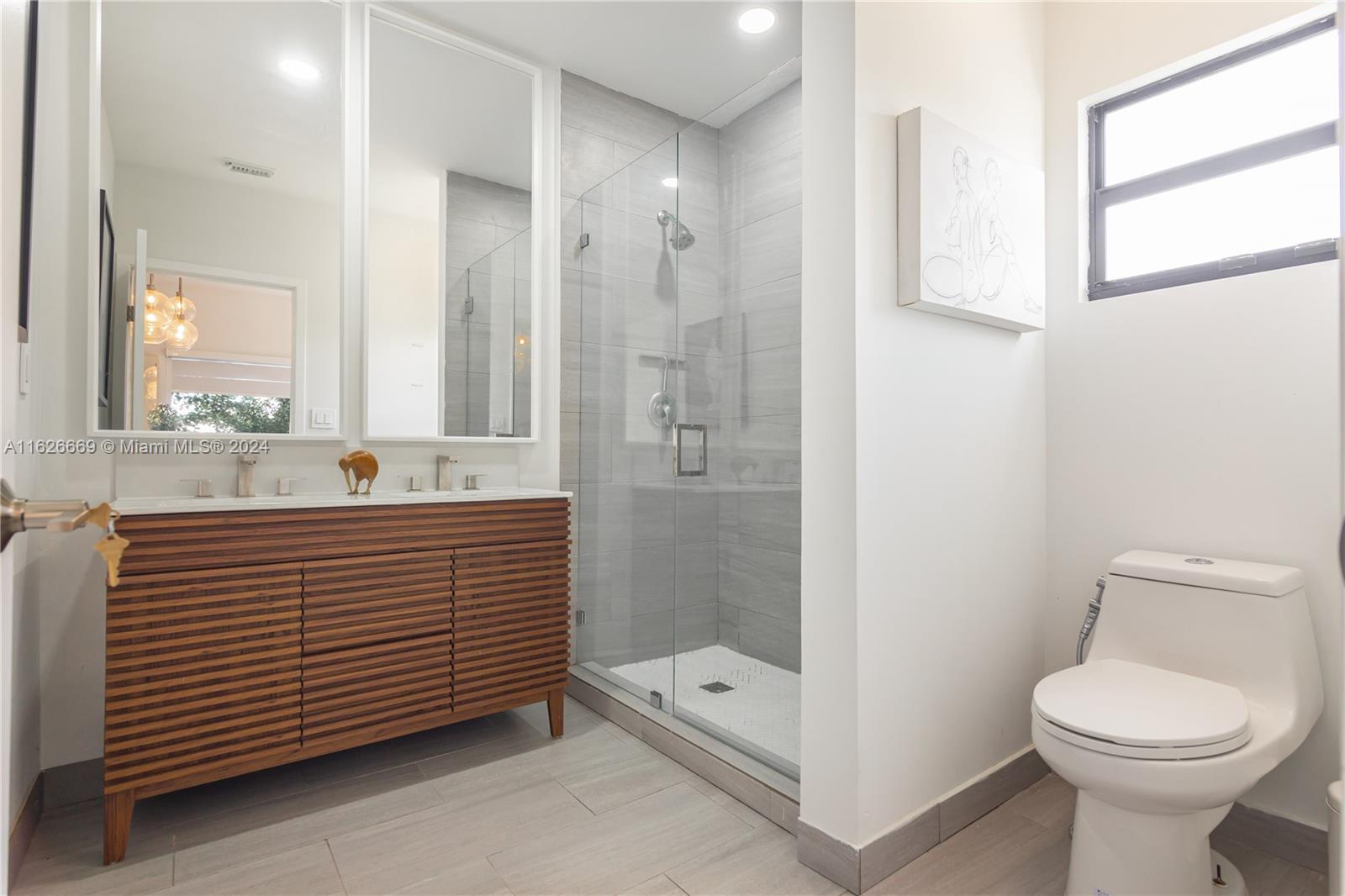 ARCHWOOD AMD PLAT - Residential Lease