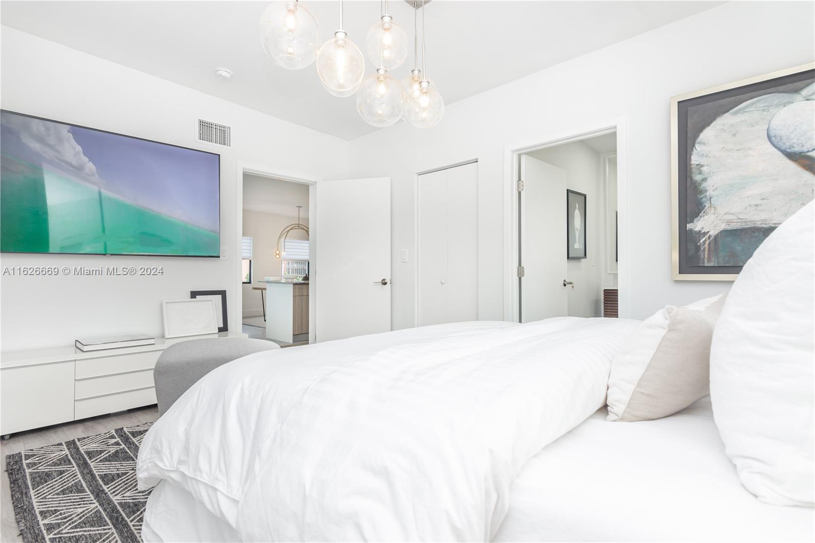 ARCHWOOD AMD PLAT - Residential Lease