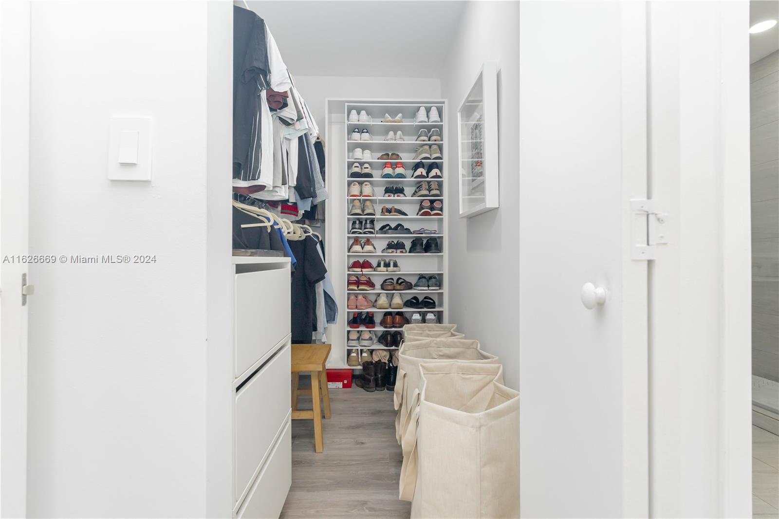 ARCHWOOD AMD PLAT - Residential Lease