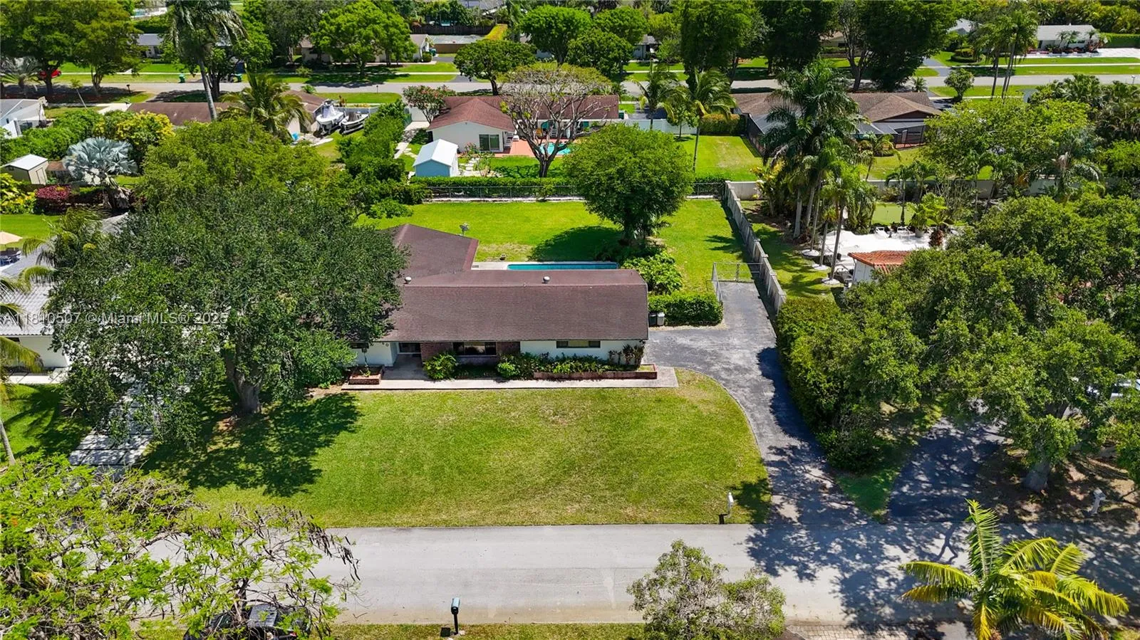 Miami, Florida 33176, United States, 4 Bedrooms Bedrooms, ,3 BathroomsBathrooms,Residential,Pending,137971