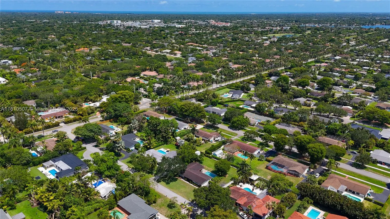 Miami, Florida 33176, United States, 4 Bedrooms Bedrooms, ,3 BathroomsBathrooms,Residential,Pending,137971