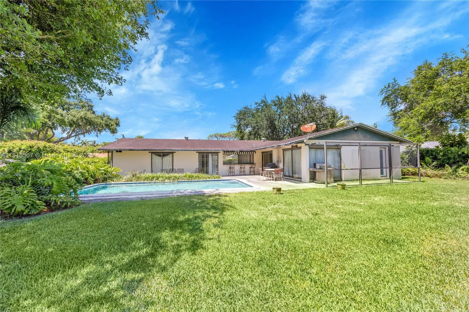 Miami, Florida 33176, United States, 4 Bedrooms Bedrooms, ,3 BathroomsBathrooms,Residential,Pending,137971