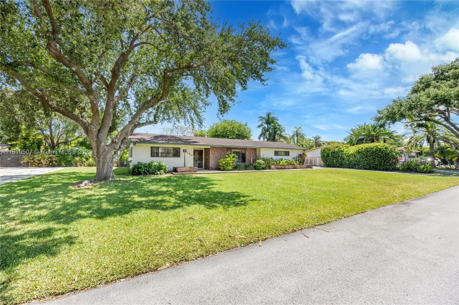 Miami, Florida 33176, United States, 4 Bedrooms Bedrooms, ,3 BathroomsBathrooms,Residential,Pending,137971