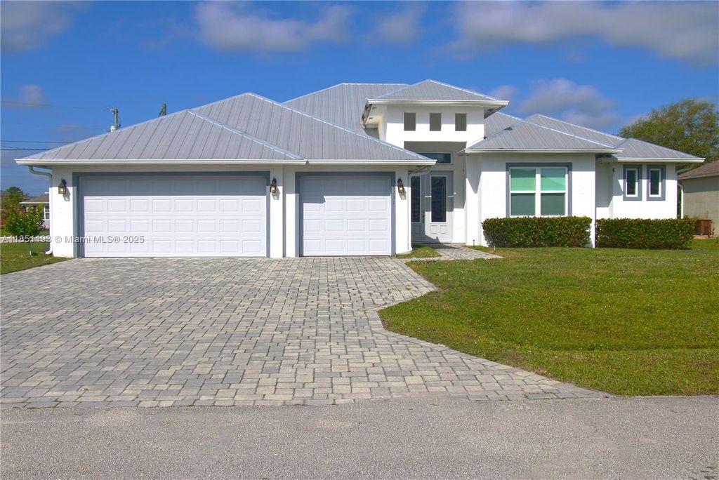 Photo of 5231 NW Iredell St, Port St Lucie, FL 34986 (MLS # A11851193)