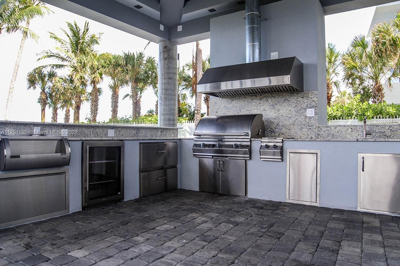 LA GORCE PALACE CONDO - Residential Lease