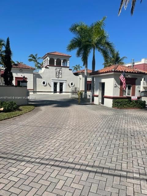 VILLAS OF PINECREST CONDO - Residential Lease